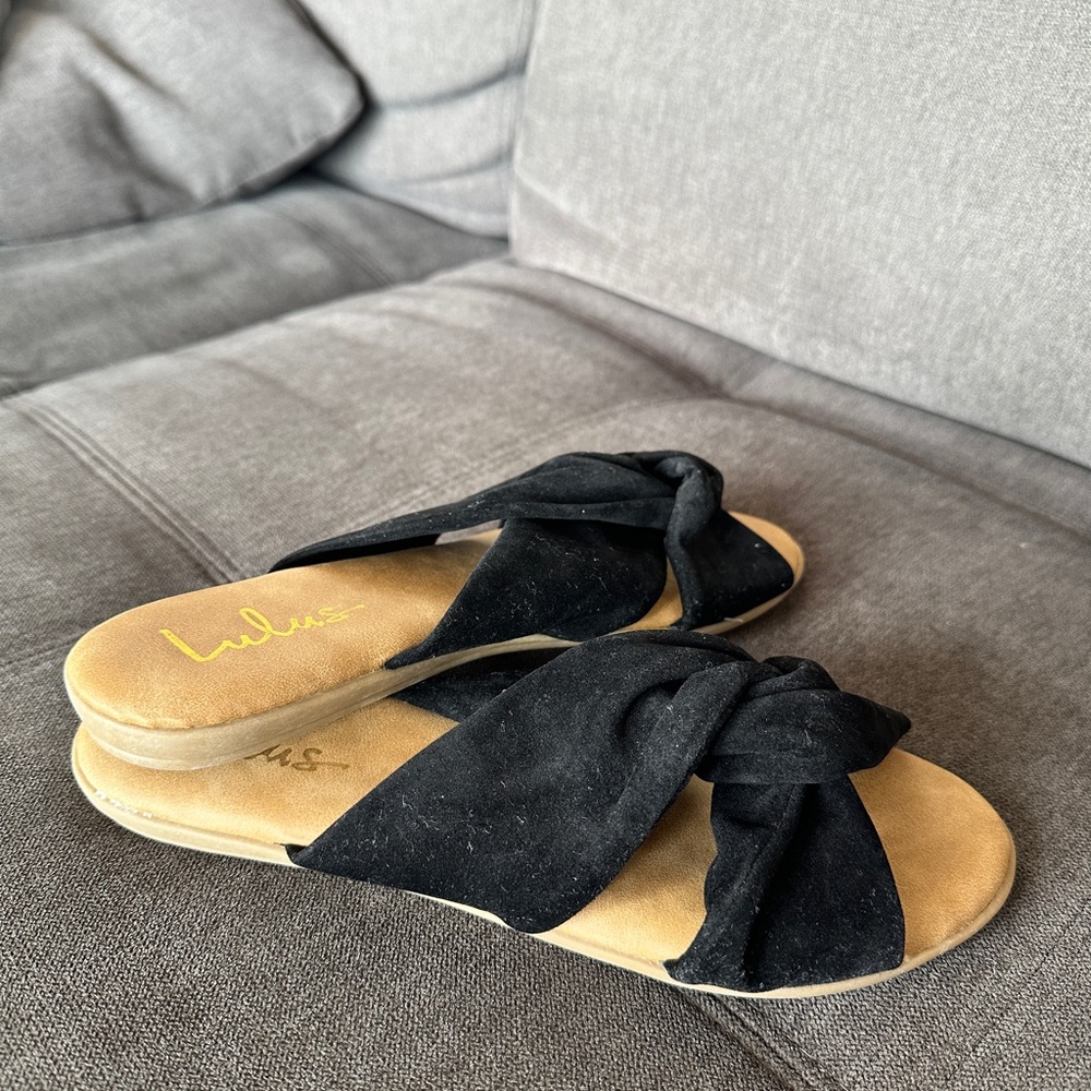 Lulu's Black and Tan Knotted Sandals